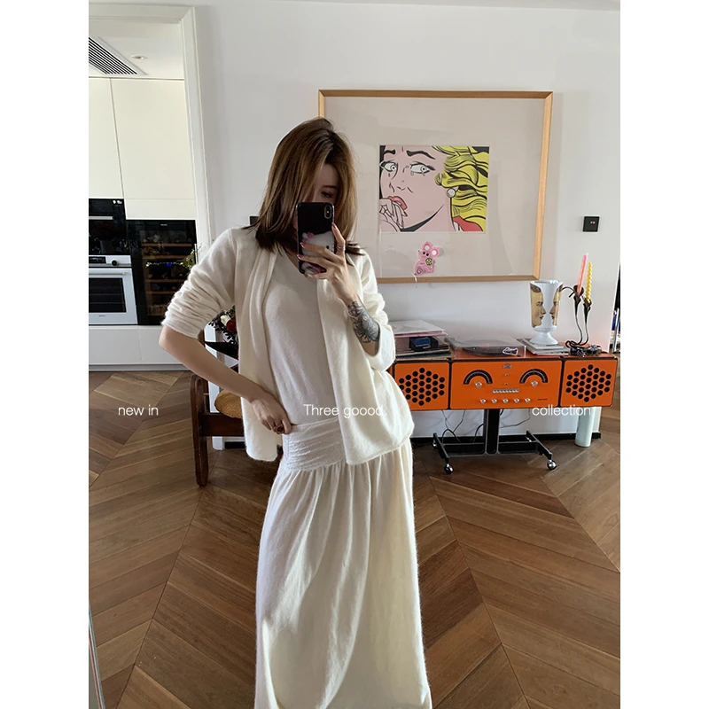 THREE GOOOD/三吉浣熊绒假两件开衫蕾丝拼接长半裙套装Y725X20337