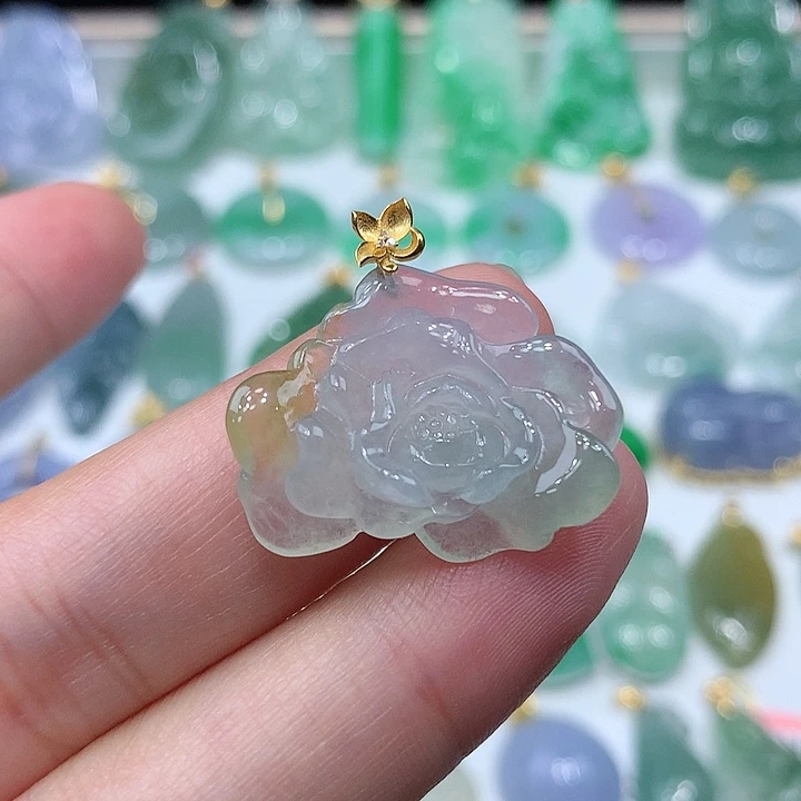 翡翠18K金镶嵌颈饰翡翠