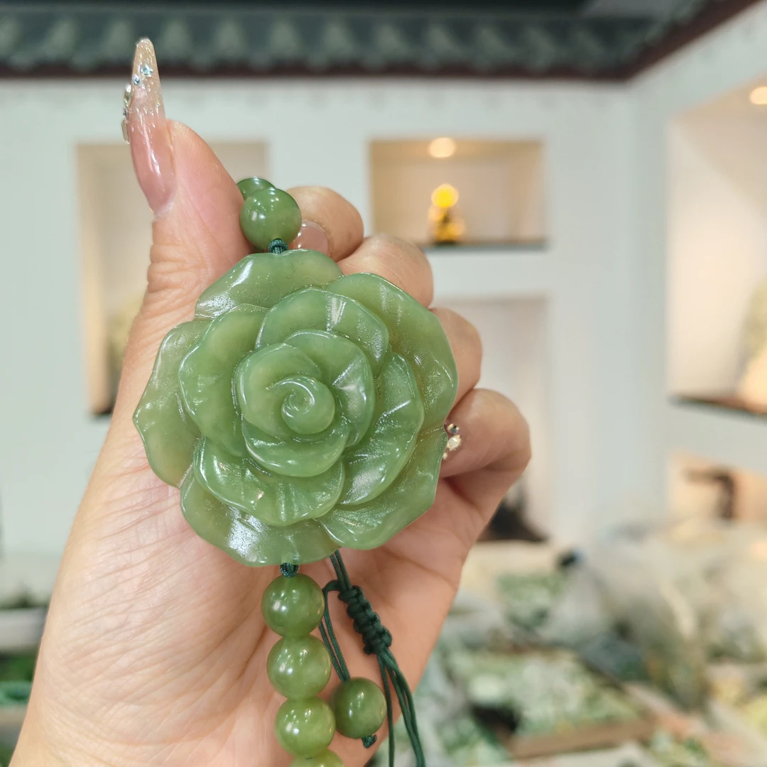 天然岫玉精美湖水玫瑰花手牌【随机发货】