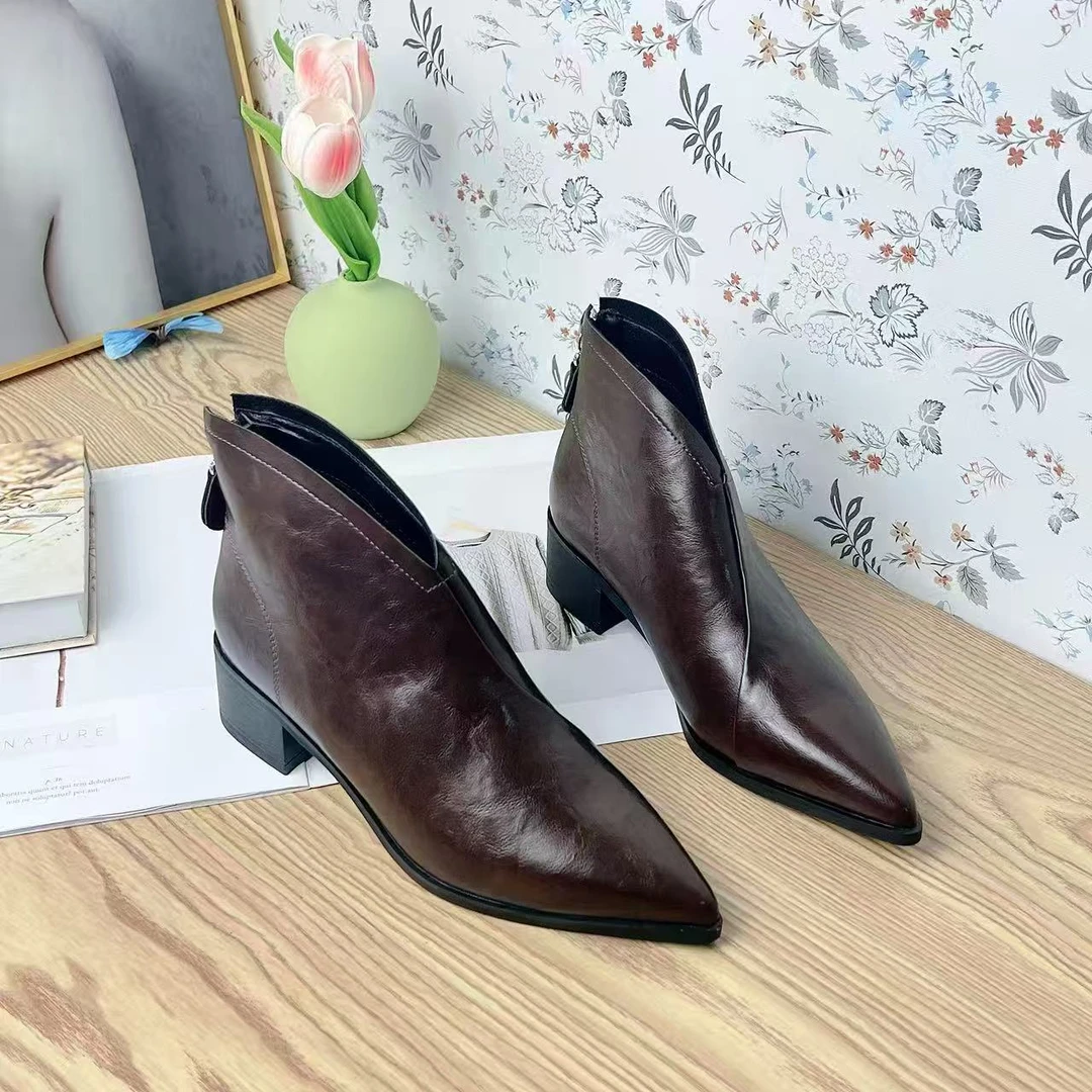 38876   新款时尚气质粗跟尖头时装短靴加绒