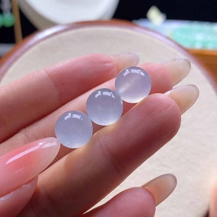 翡翠未镶嵌颈饰多样性发其一