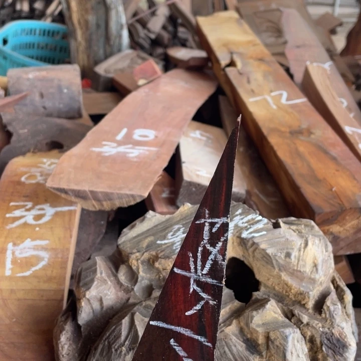 交趾黄檀（大红酸枝）小*哥