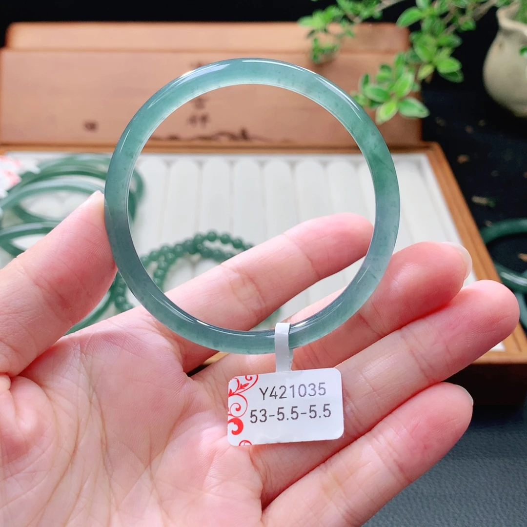 翡翠未镶嵌手镯（圆镯）