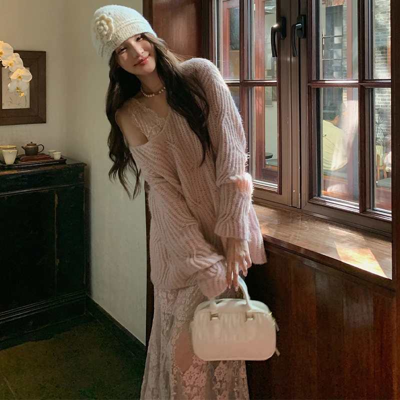 粉色慵懒软糯羊毛麻花露肩毛衣女秋冬新款法式休闲风长袖针织衫