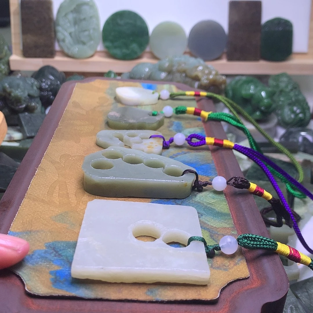 和田玉（糖玉）未镶嵌颈饰