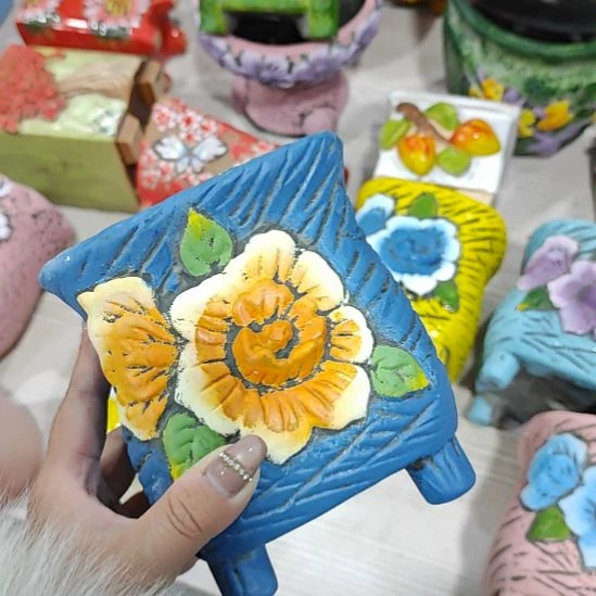 当场凑满15发货，不凑不发，花盆盆口不方不圆有针孔黑点矿点是正常