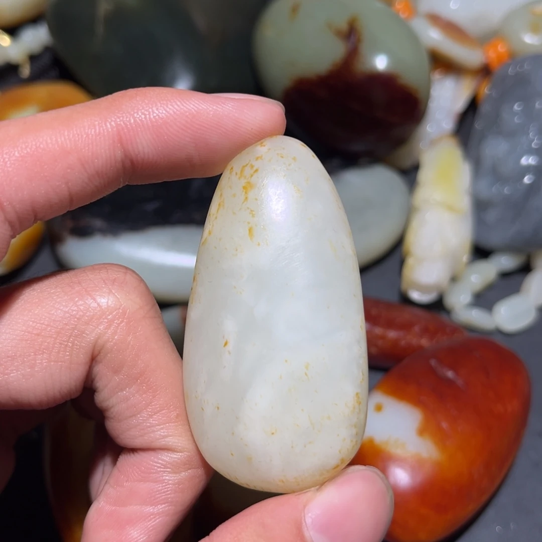 和田玉未镶嵌珠宝奇石