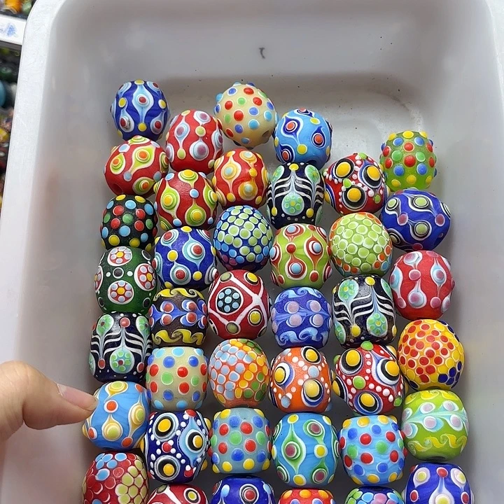 琉璃颈饰新到琉璃一颗，喊我选颜色