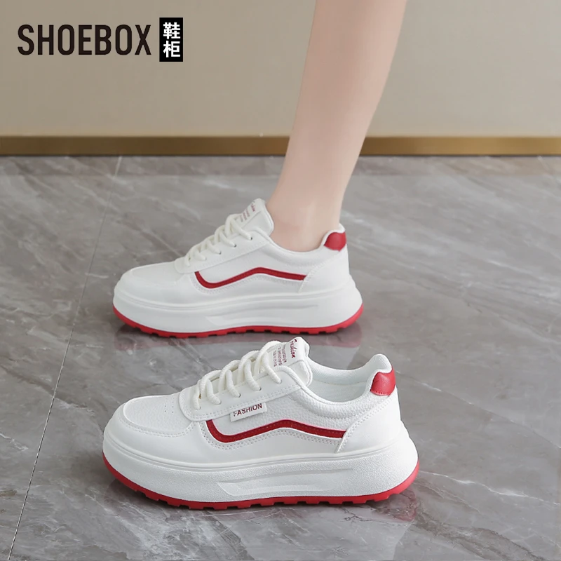 达芙妮集团鞋柜踩屎感休闲小白鞋女2025春季新款百搭厚底运动板鞋