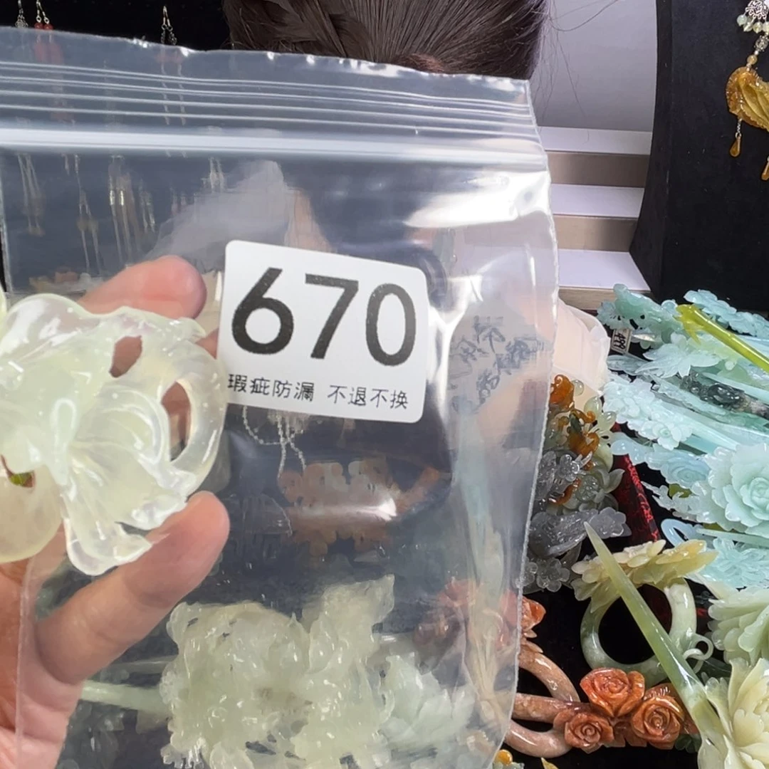 未镶嵌岫玉发饰舞*