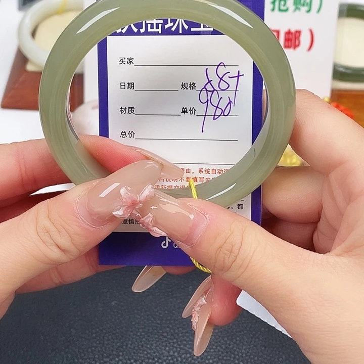 和田玉未镶嵌手镯