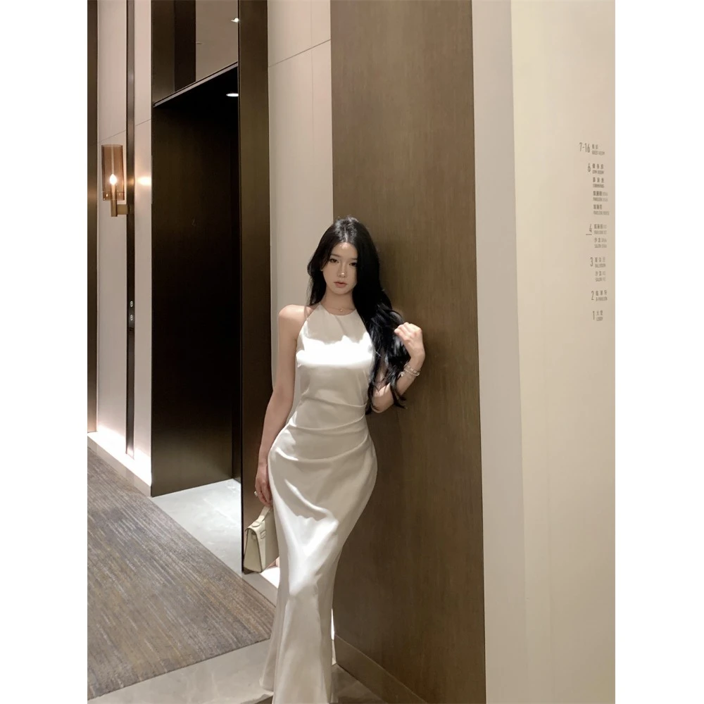 法式气质无袖挂脖连衣裙女夏季缎面修身鱼尾裙子纯欲收腰包臀长裙