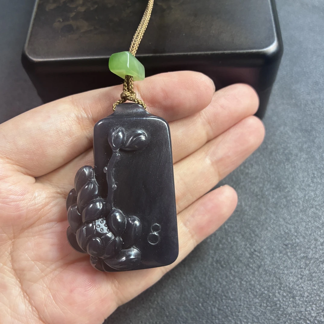 和田玉青海料浓烟紫荷花牌
