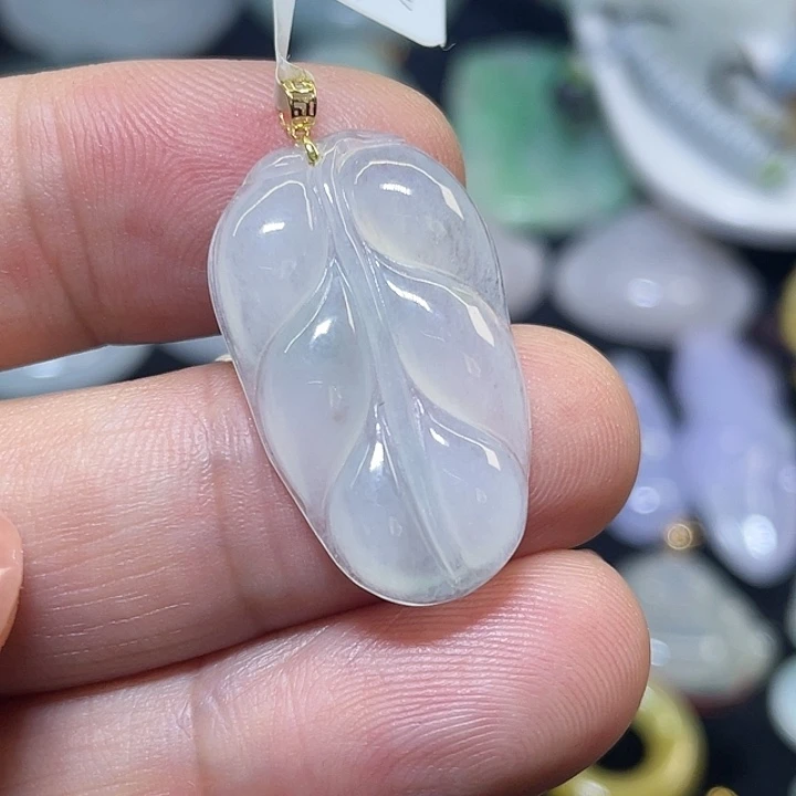 翡翠未镶嵌颈饰叶子吊坠