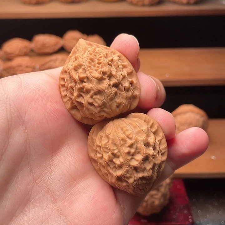 文玩核桃把件34全品蜡皮金牛