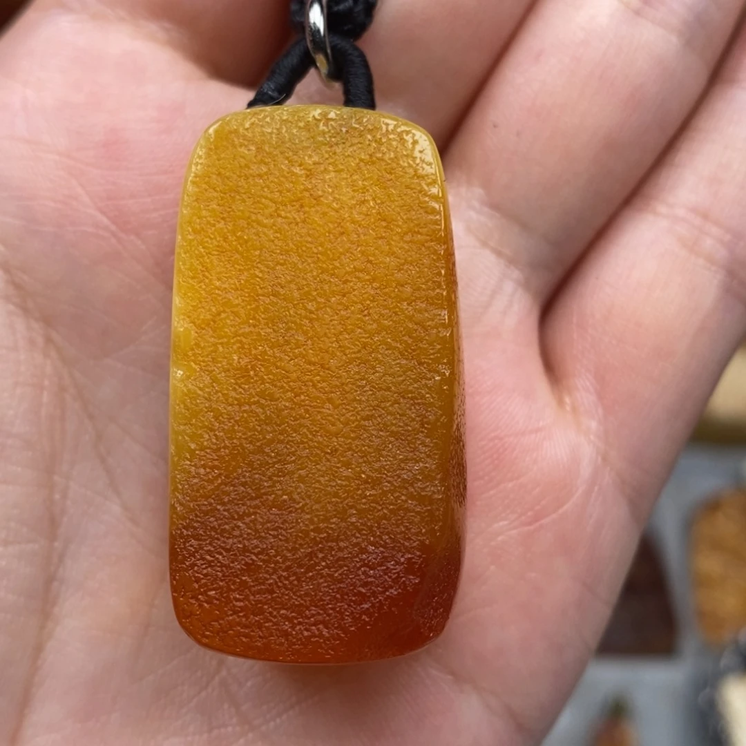 未镶嵌吊坠(赠链)琥珀