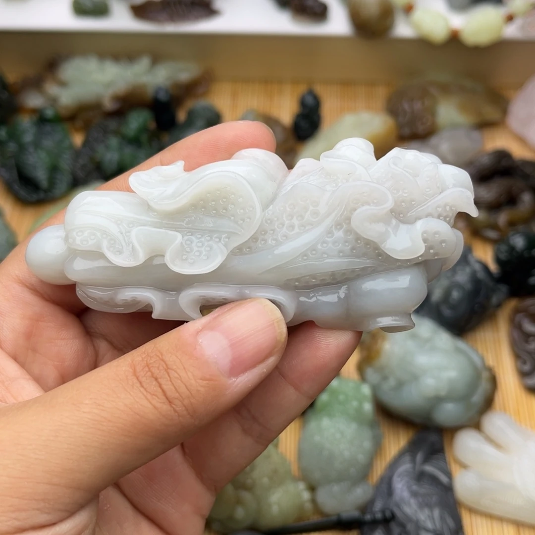 和田玉未镶嵌把件