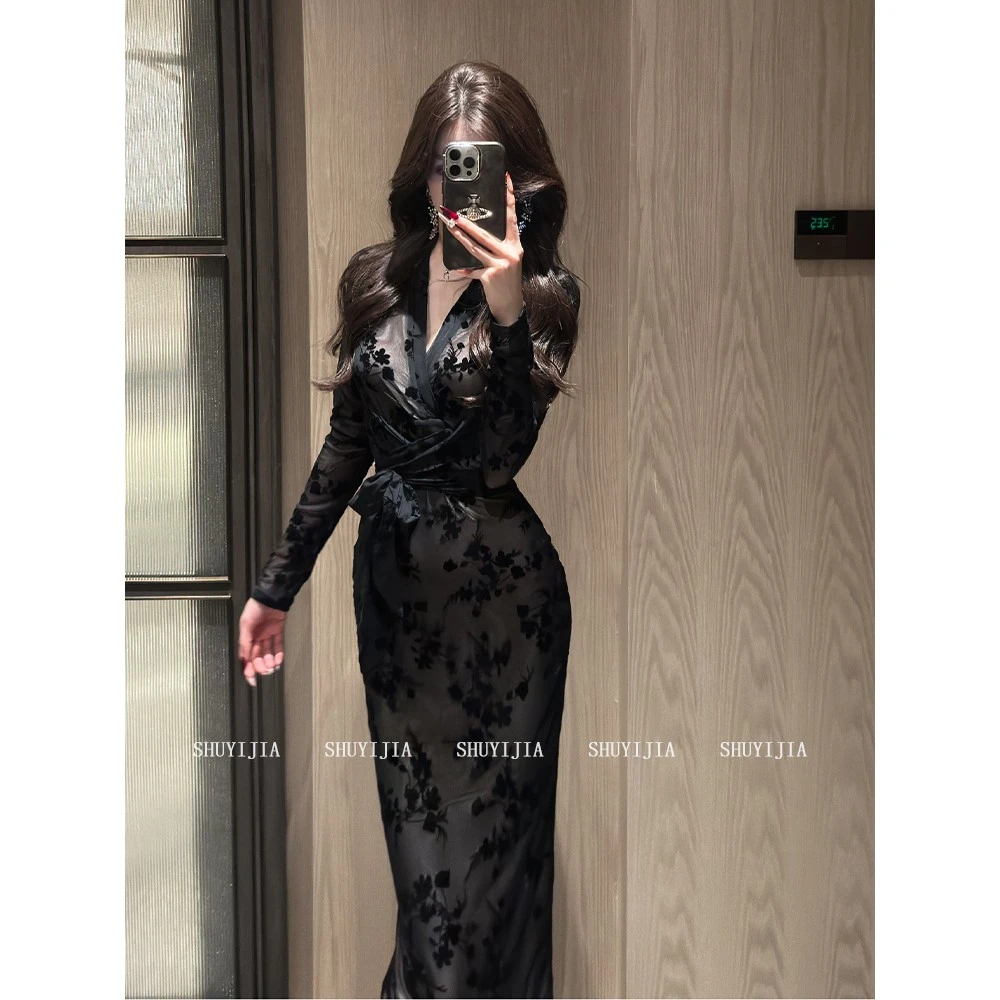 D192黑色法式御姐性感v领印花连衣裙女纯欲气质包臀长裙长款收腰