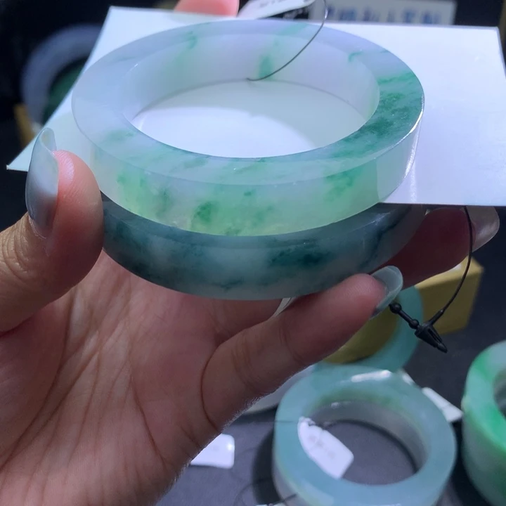 未镶嵌翡翠手镯定制翡翠
