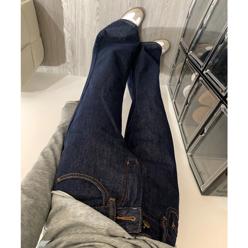 深蓝色低腰微喇叭牛仔裤女2025年新款秋季宽松显瘦不贴腿马蹄裤子