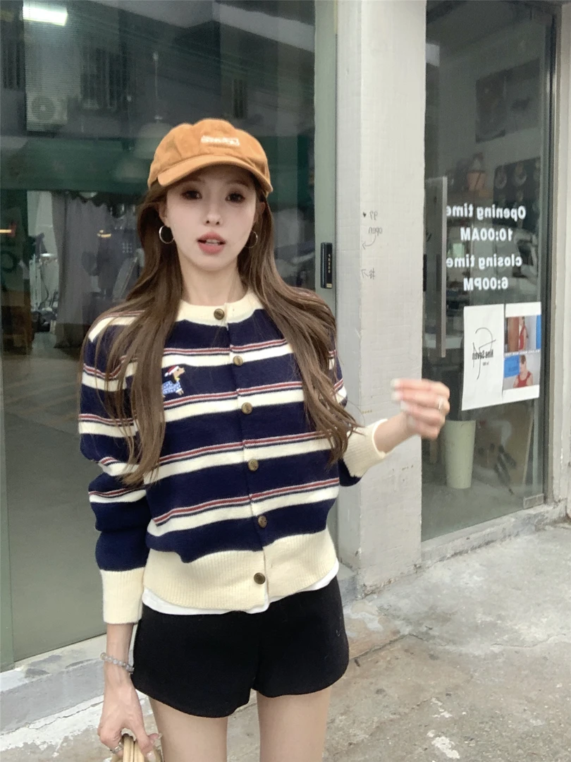 韩系小狗刺绣圆领针织开衫女秋季撞色条纹宽松毛衣外套设计感上衣