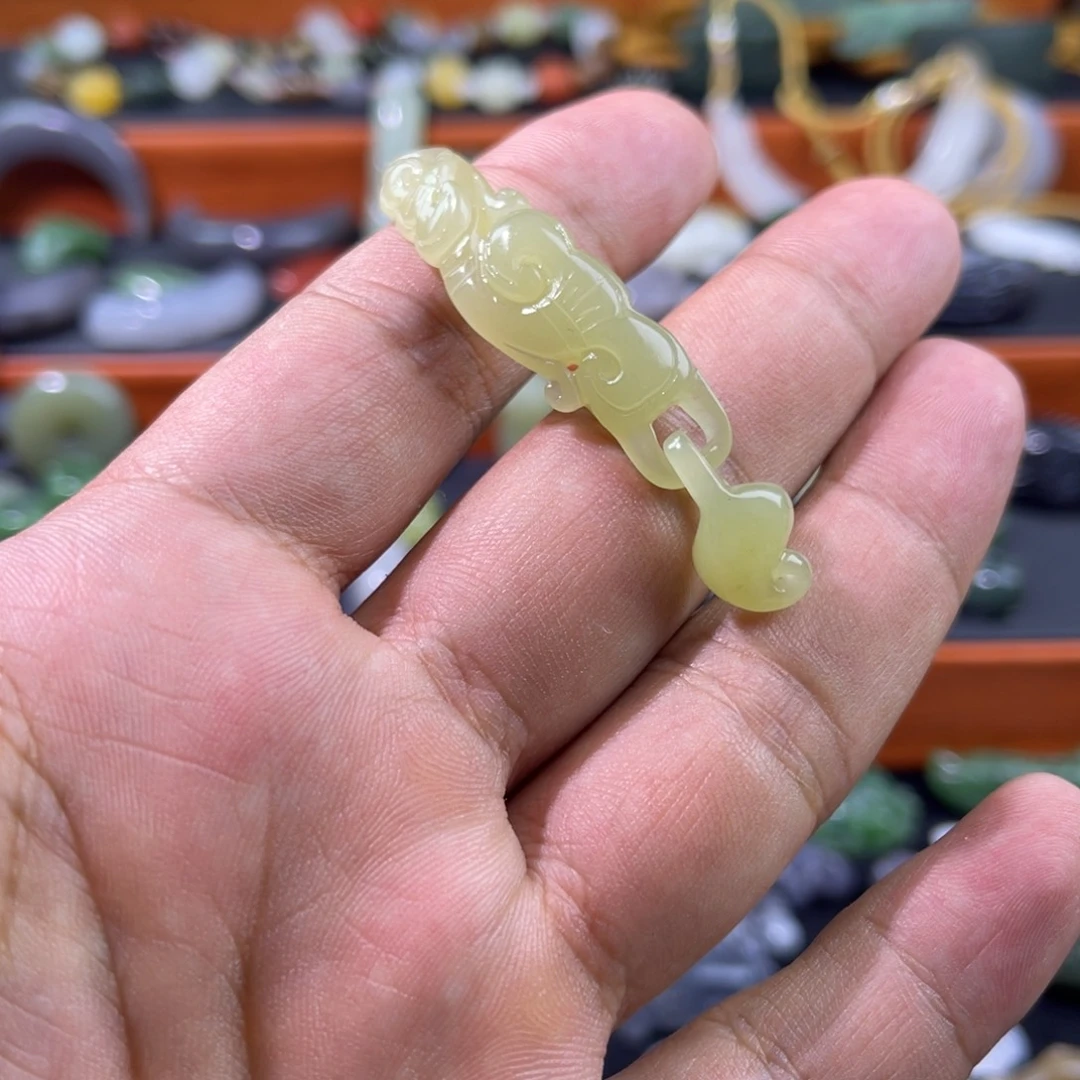 D****和田玉未镶嵌颈饰