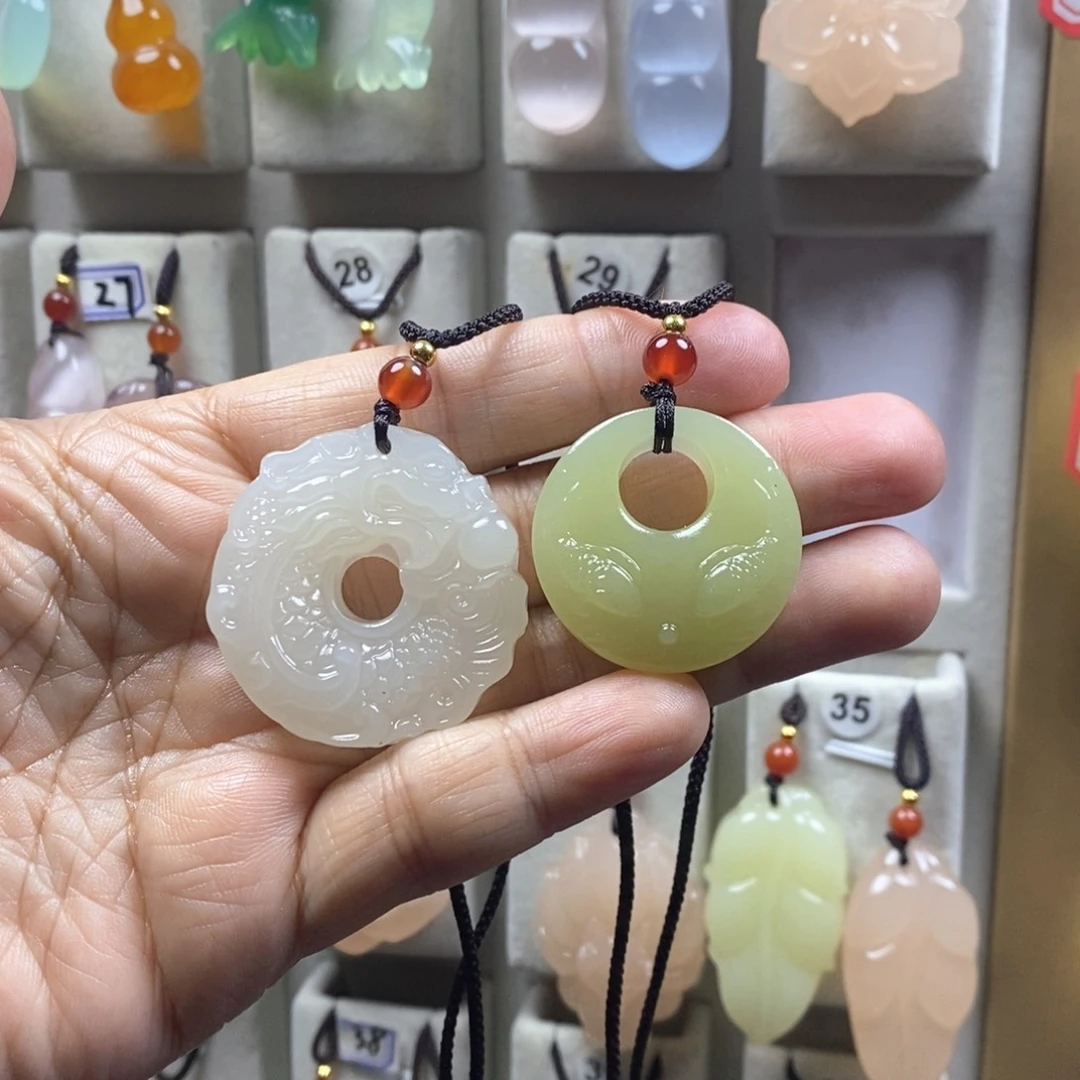 颈饰未镶嵌石英质玉（金丝玉）5****爱