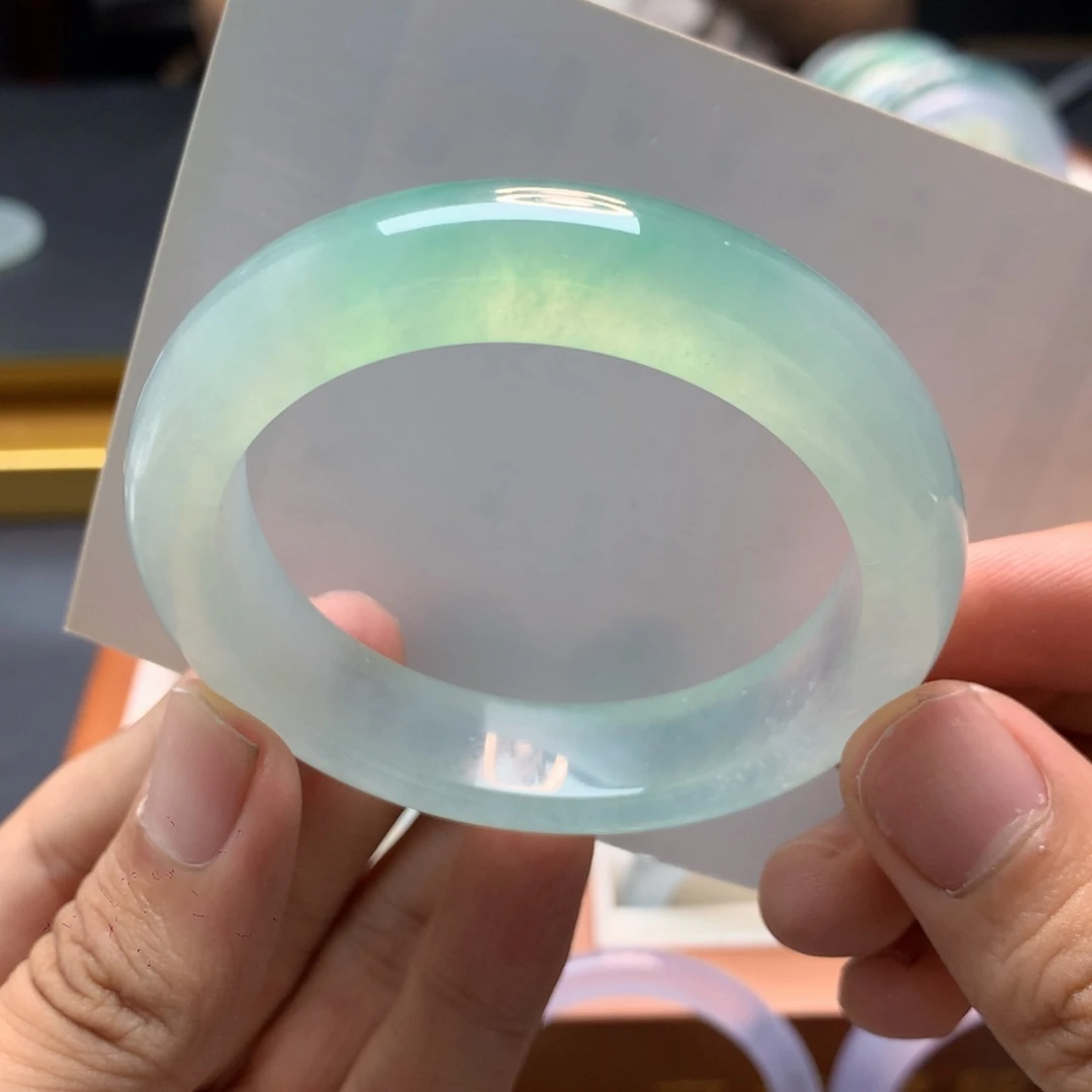 翡翠手镯未镶嵌正