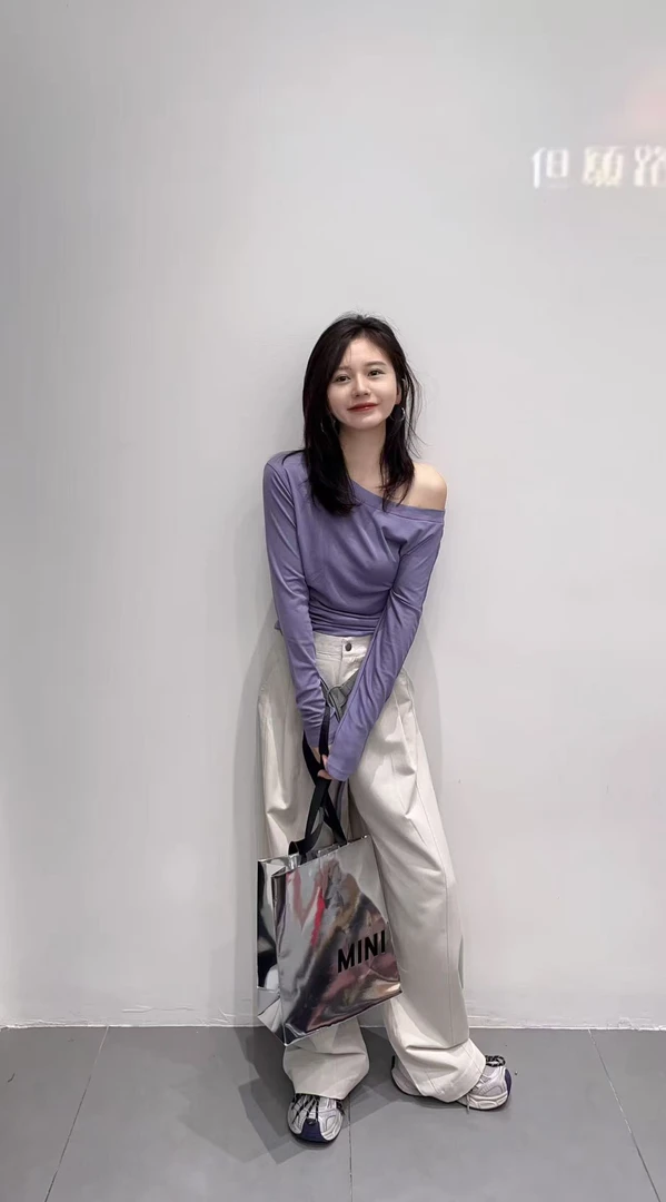 2025秋季新款韩系简约修身显瘦紫色一字领露肩长袖T恤百搭阔腿裤