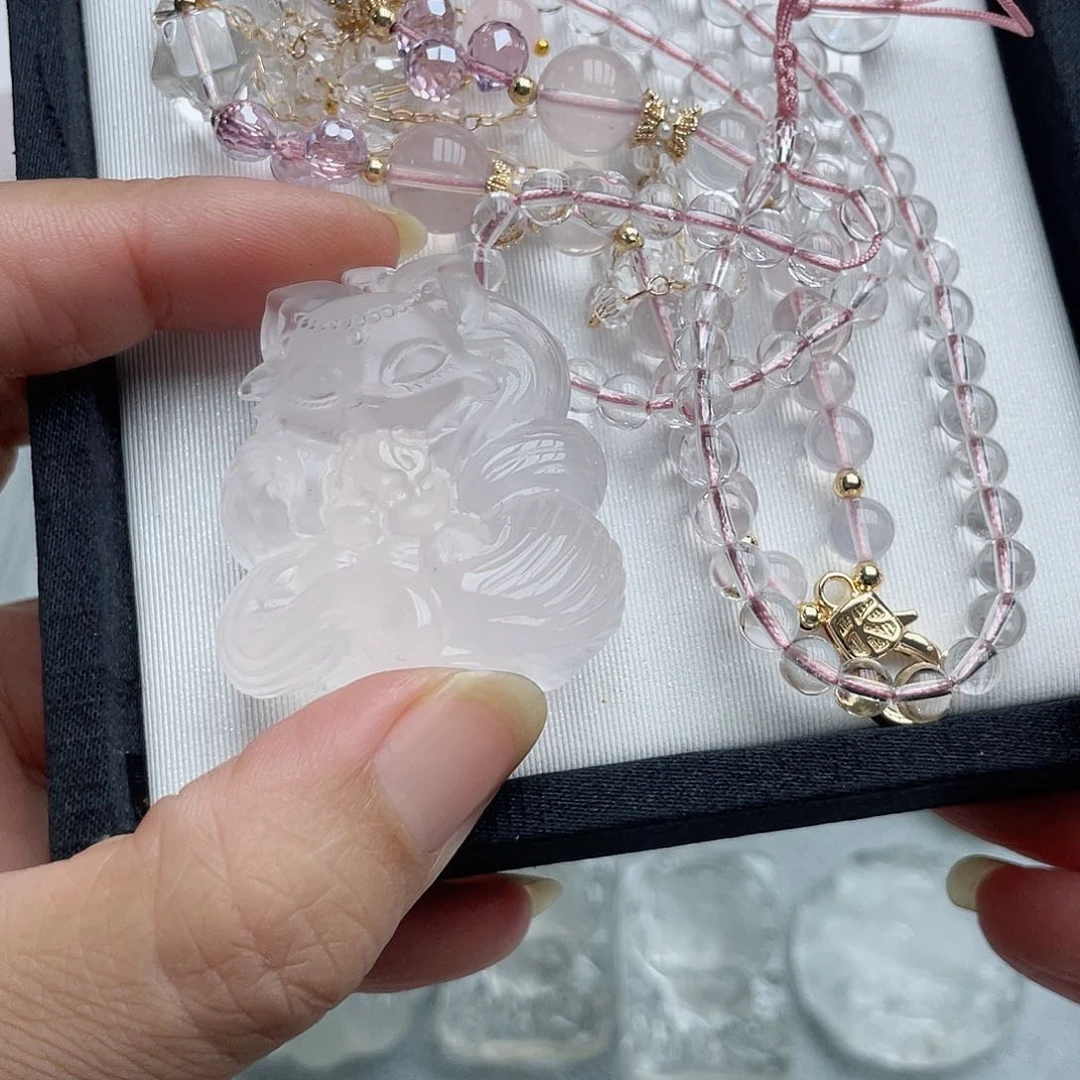 吊坠(不含链)未镶嵌水晶?