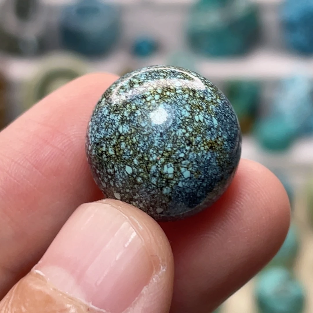 尹***文绿松石未镶嵌珠宝奇石