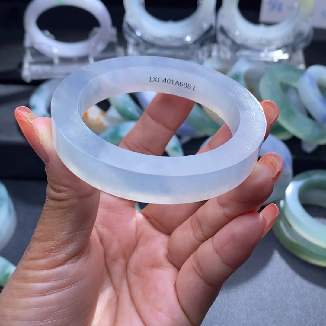 定制翡翠未镶嵌翡翠手镯