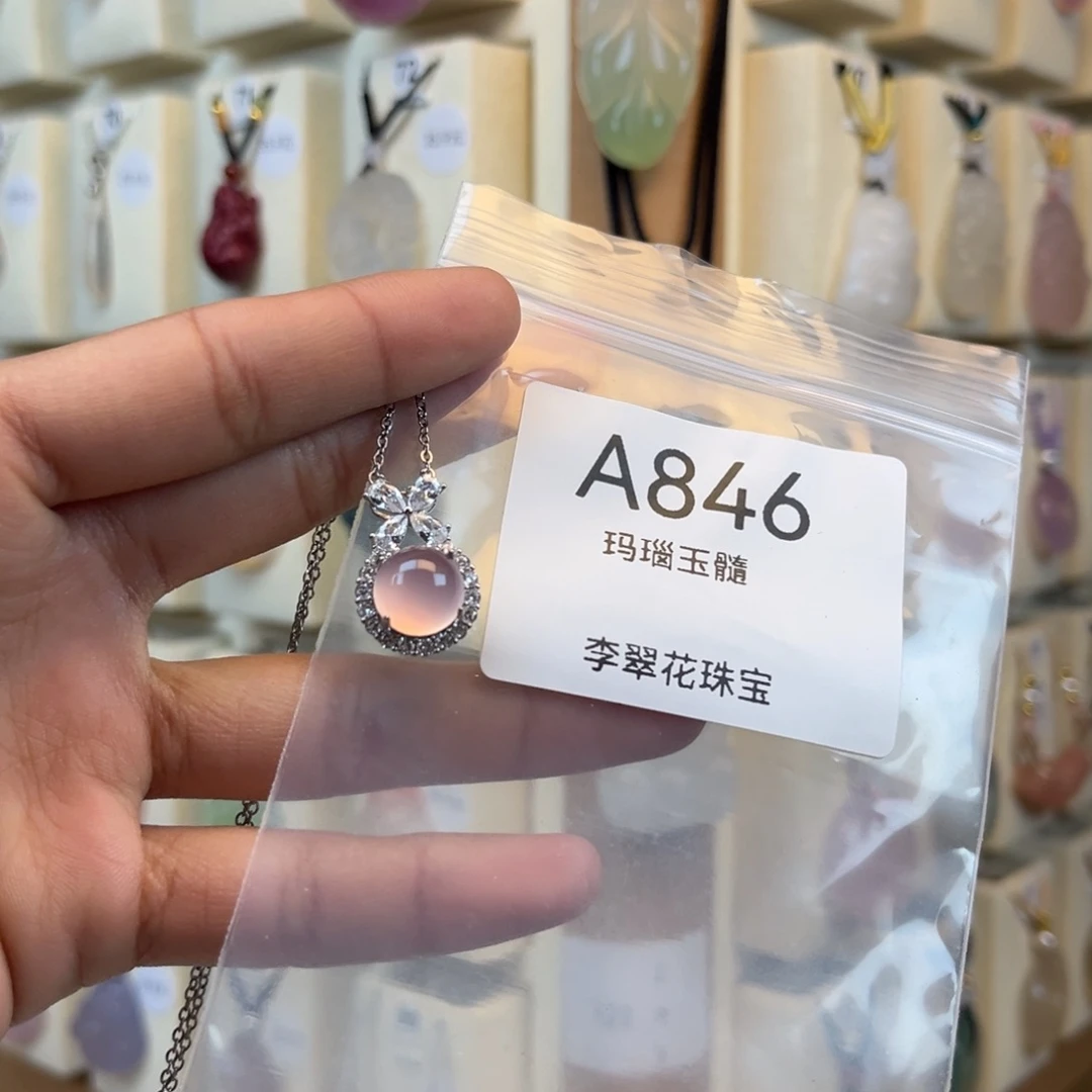 梦***有玛瑙/玉髓合金颈饰