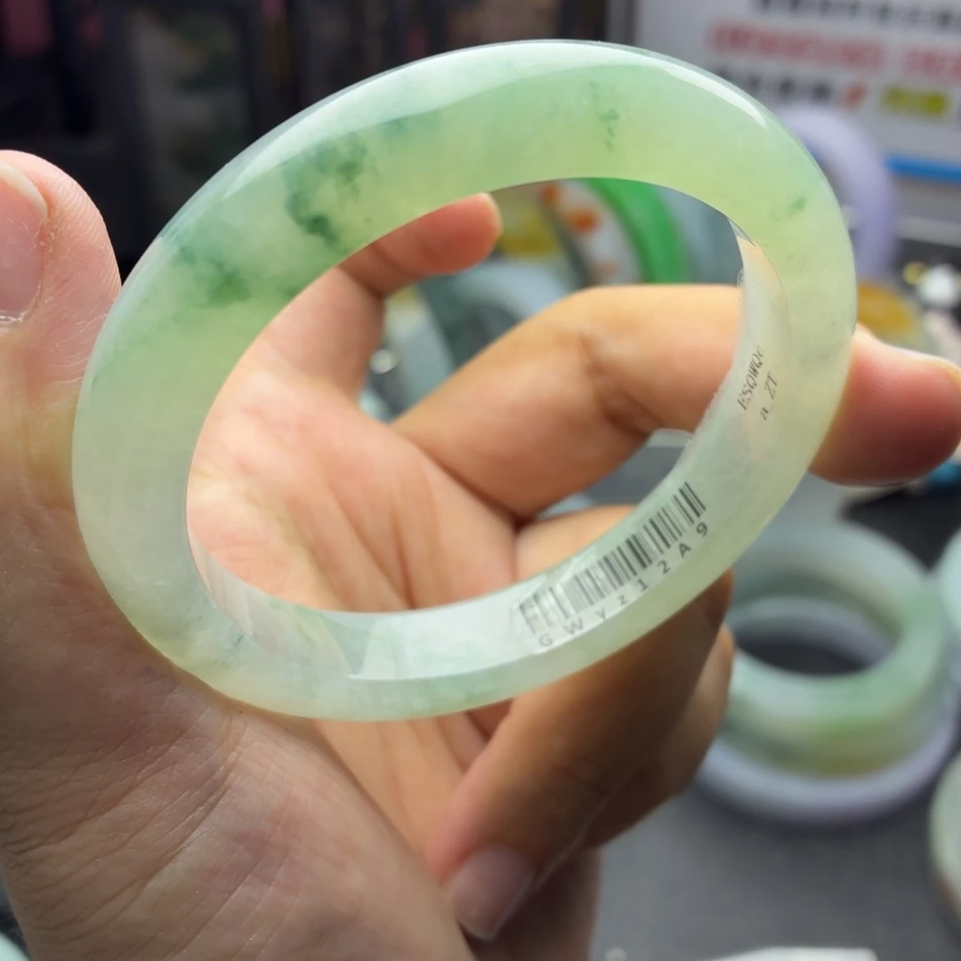 菲***儿定制翡翠未镶嵌缅A翡翠多样性发一