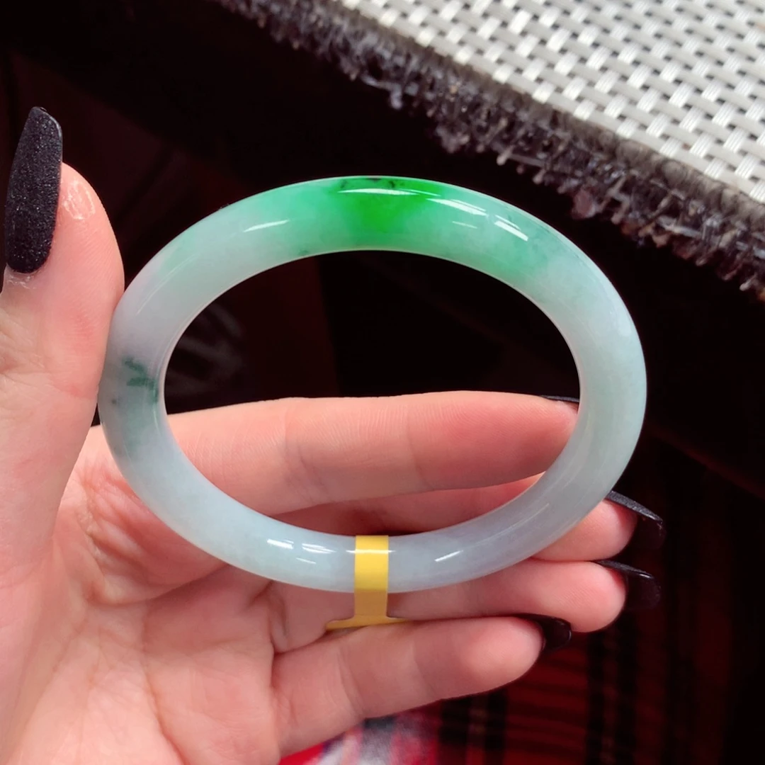翡翠手镯未镶嵌缅甸