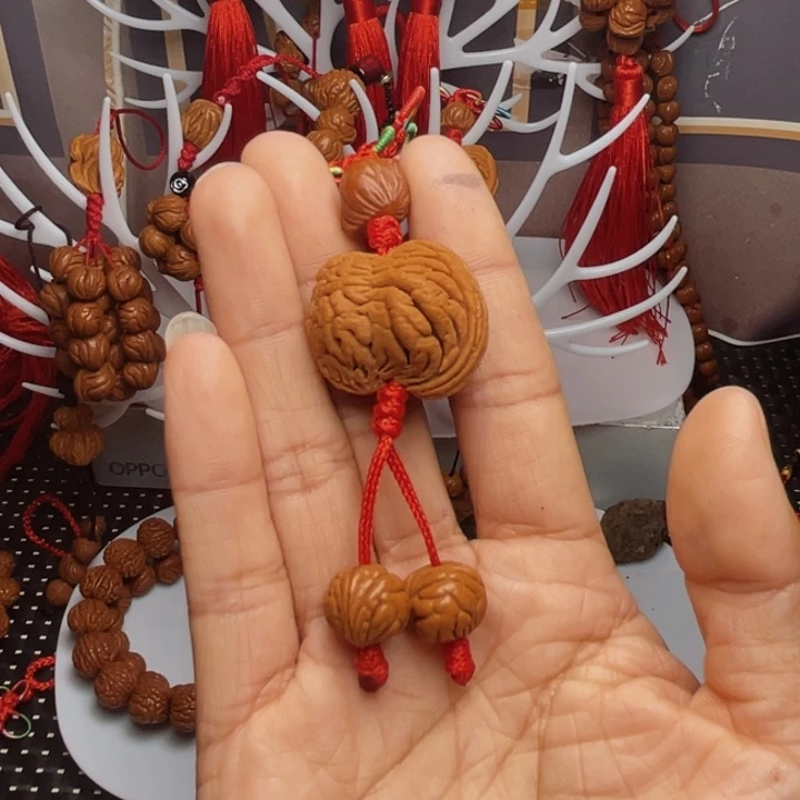 木质类龙纹桃枭挂件