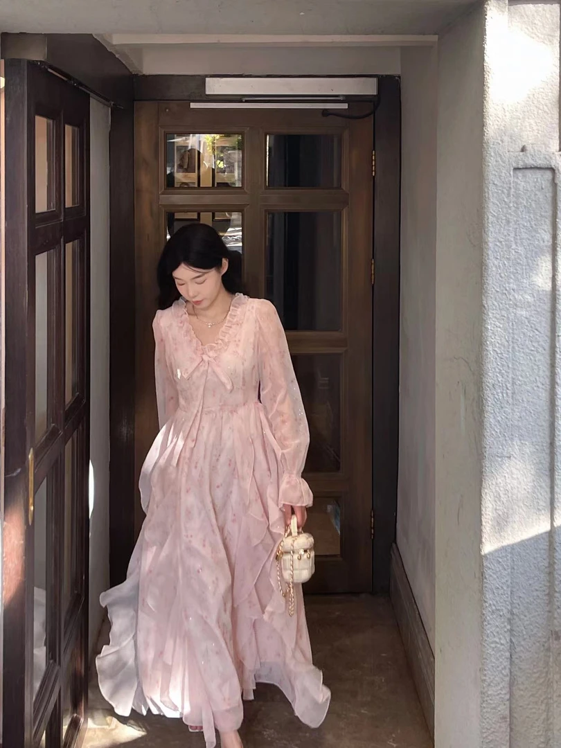 【石潇潇专属】2025春高级感v领粉色水墨碎花连衣裙长款收腰仙女裙
