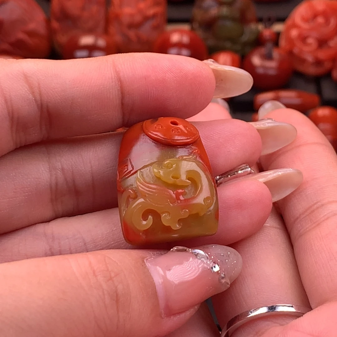 南红玛瑙未镶嵌原矿仿古龙牌子20.3mm