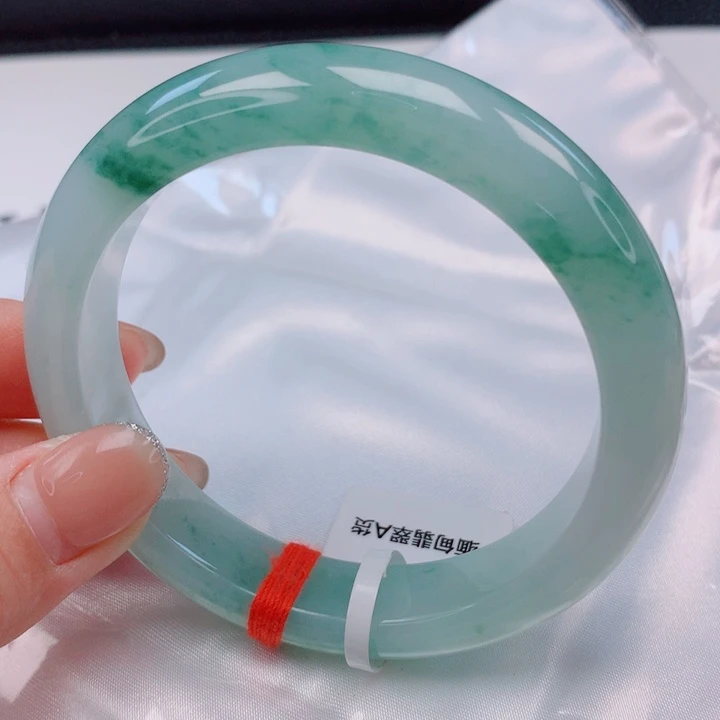 翡翠未镶嵌手镯60圈口