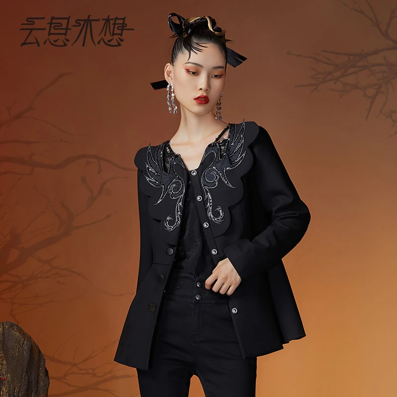 云思木想新中式2023秋季新款重工绣花时尚黑色女士西装10869