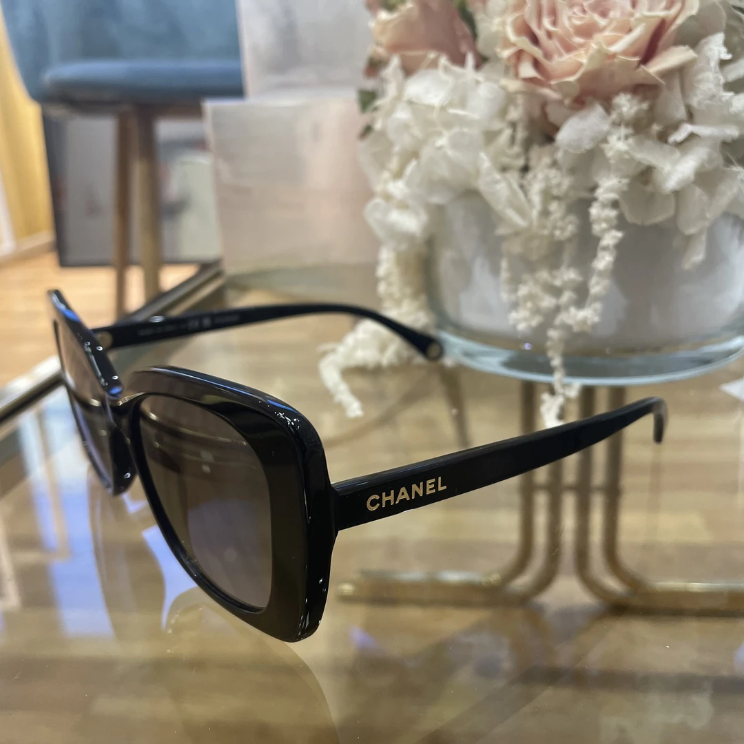 未使用 Chanel/香奈儿 黑框金色字母logo时尚墨镜 CH5504