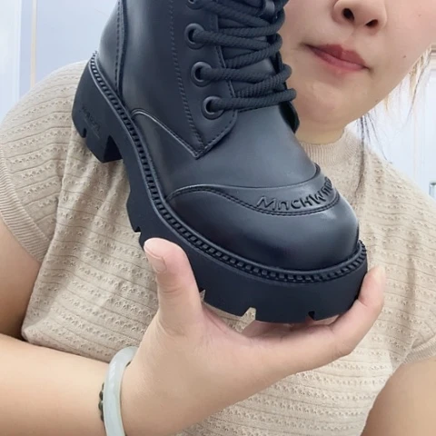 聚酯纤维双面款女士黑色真皮马丁靴加厚