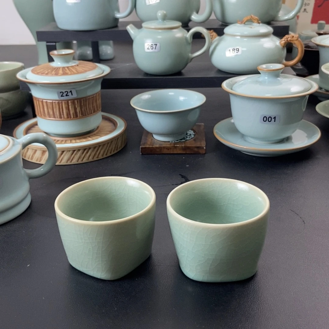 微瑕仿古釉天圆地方杯2支