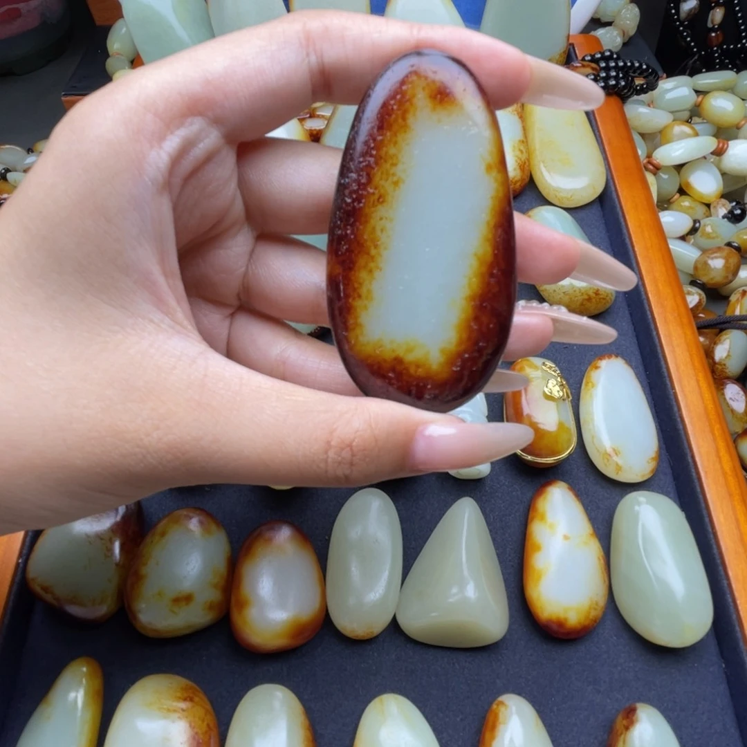 和田玉未镶嵌颈饰男**色