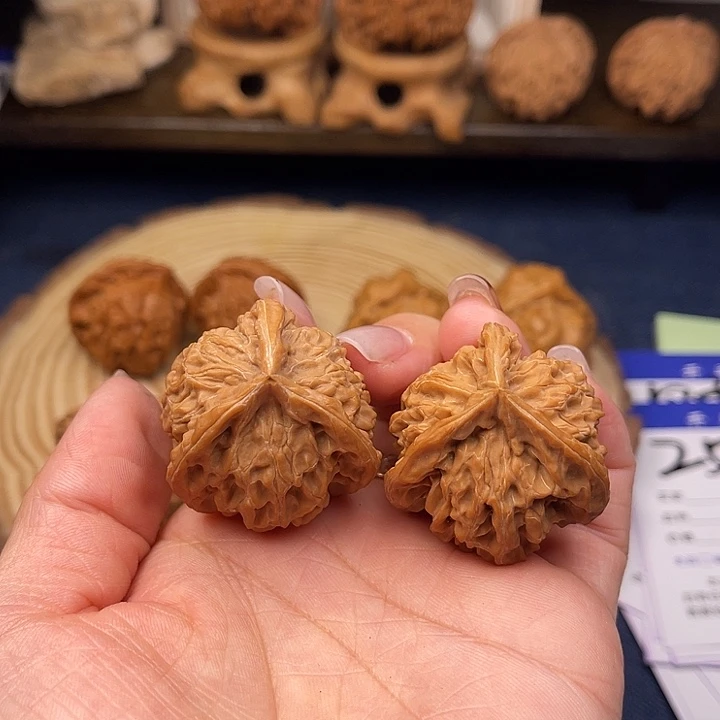 文玩核桃把件盘山三棱35