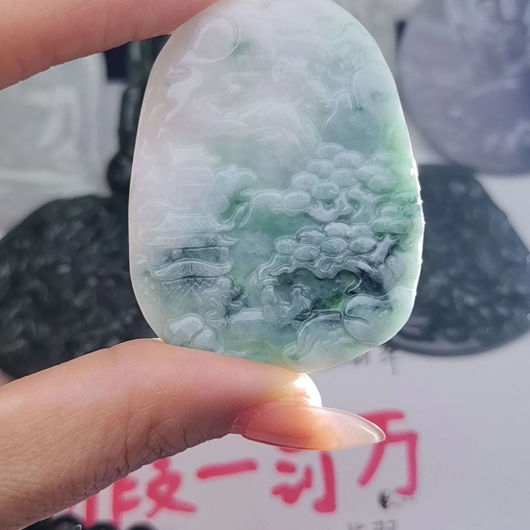 翡翠颈饰未镶嵌天然的A货翡翠