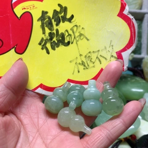 蛇纹石玉手把件未镶嵌