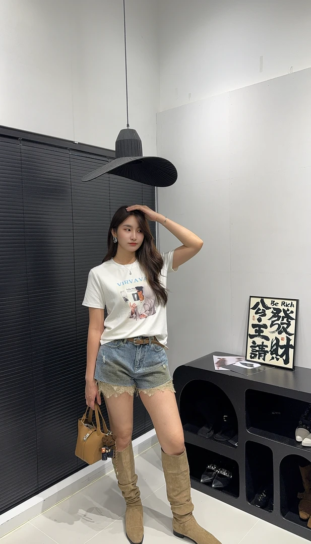 17779秋季新款美女字母印花百搭减龄短袖T恤女