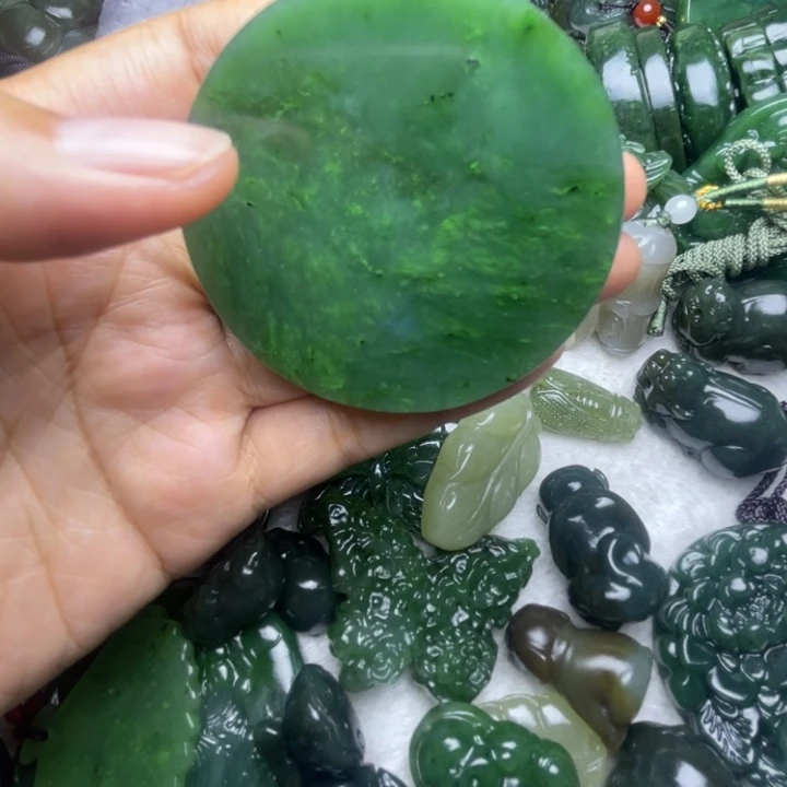 跟***9和田玉未镶嵌颈饰