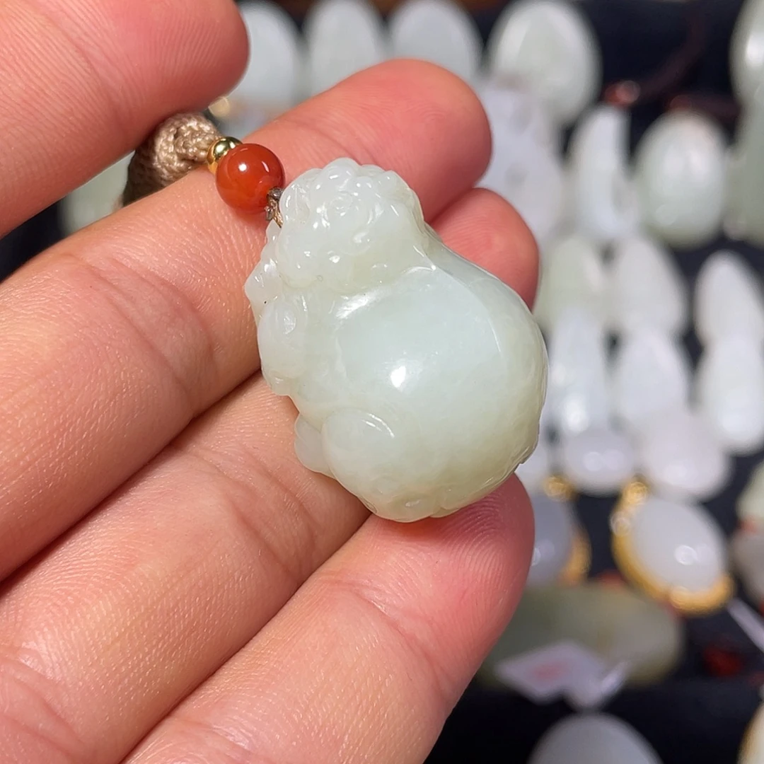 慧***和田玉未镶嵌颈饰吊坠